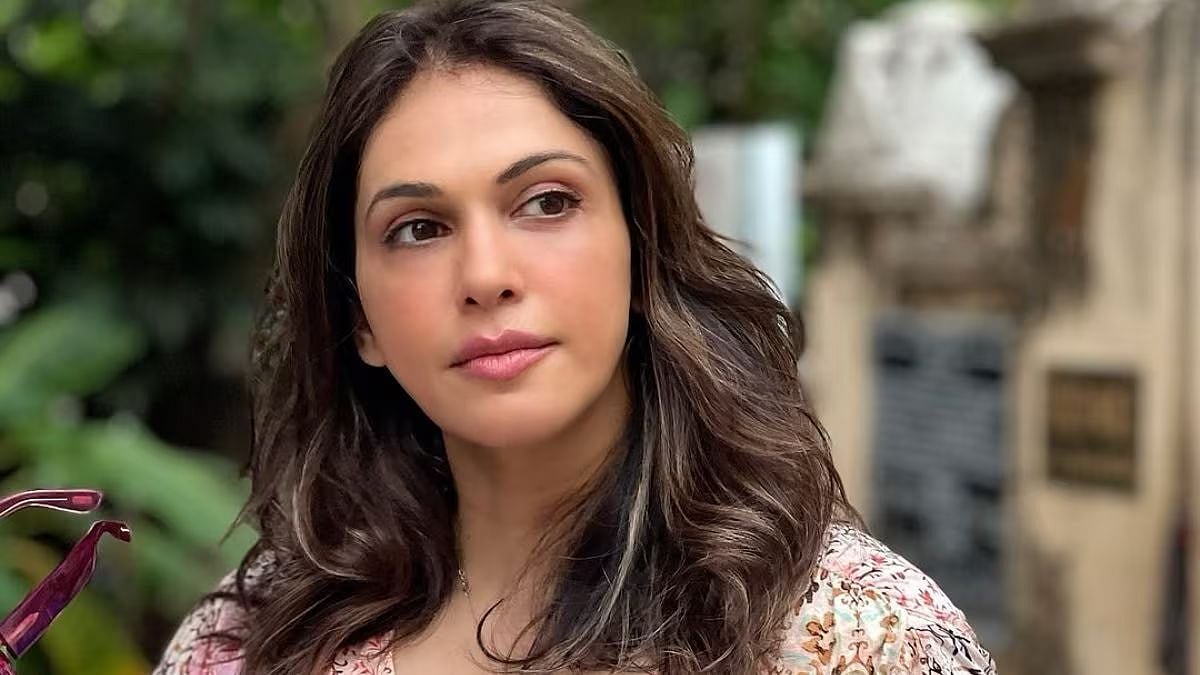 'Don't Make Aging An Insult': Isha Koppikar Calls Out Bollywood's Ageism, Questions Older Heroes Romancing Younger Women | Video
