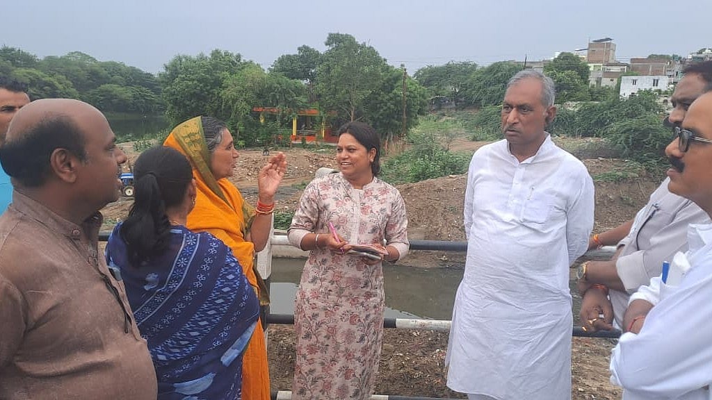 Officials Inspect Ongoing Shivna River Project In Mandsaur