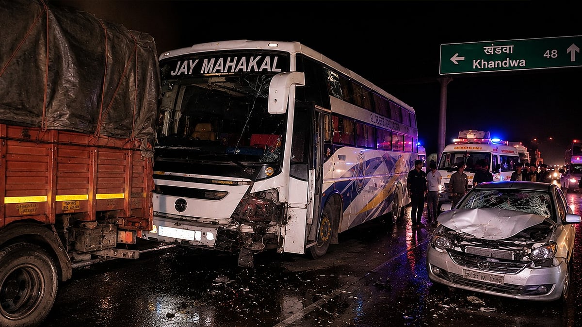 Six Injured After Truck's Sudden Brake Triggers Three-Vehicle Collision On National Highway In MP's Khandwa 
