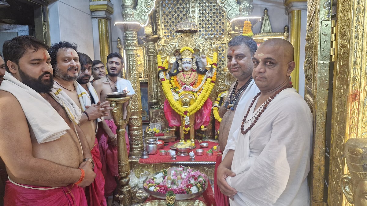 Thousands Flock To Mumbadevi Temple For Historic Somnath Jyotirlinga Mumbai Yatra