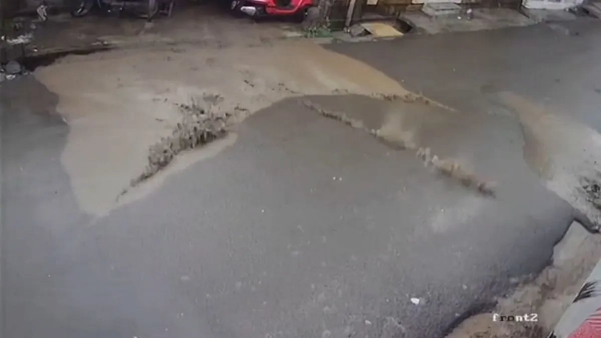 VIDEO: Water Gushes Out From Newly Built Road In Pune's Talegaon Dabhade; Contractor Found At Fault