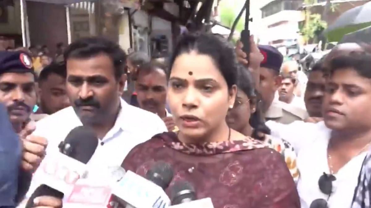Mumbai Mayor Ritu Tawde Announces ₹5 Lakh Ex Gratia For Family of 63-Year-Old Man Killed In Kurla Tree-Fall Incident Amid Heavy Rain - VIDEO