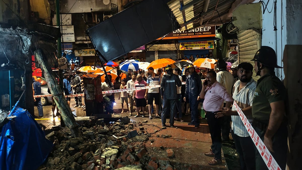 Thane Building Balcony Collapse Injures Two Pedestrians, Prompts Evacuation Of 45-Year-Old Structurally Unsafe Structure