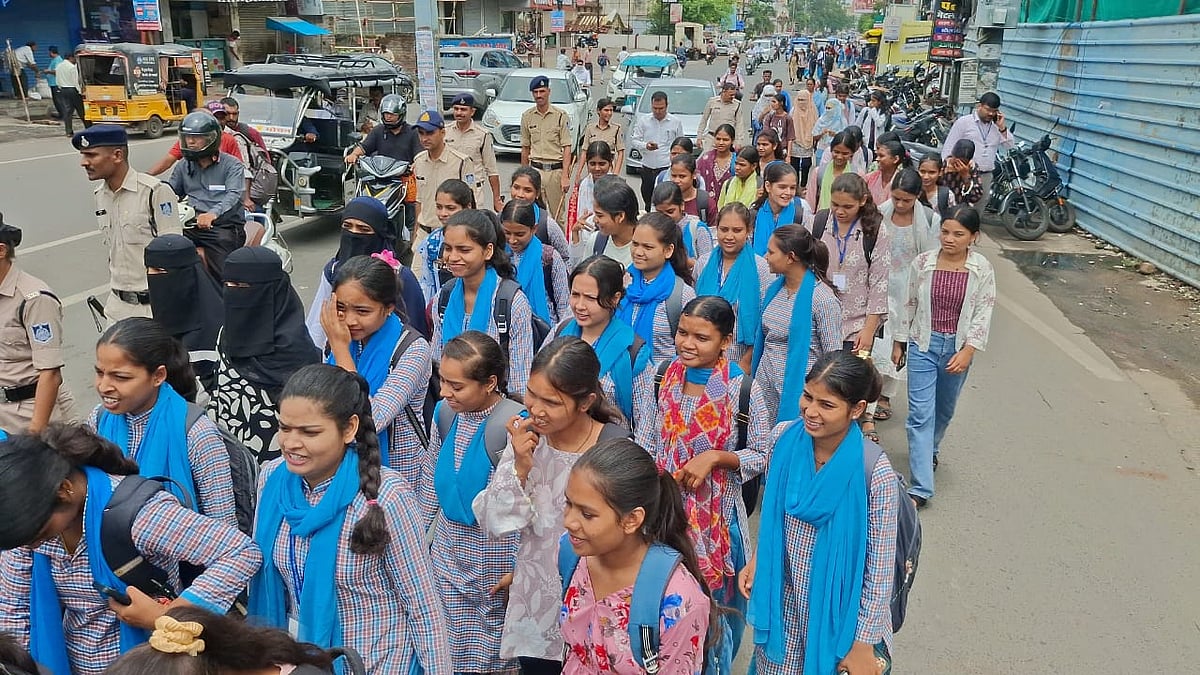 'Hamari Aarthik Sthiti Itni Acchi Nahi Hai,' Jabalpur's Home Science College Students Protest Uniform Change -- VIDEO