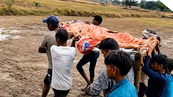 Road Tragedy: Woman Dies After Being Carried On Cot To Hospital