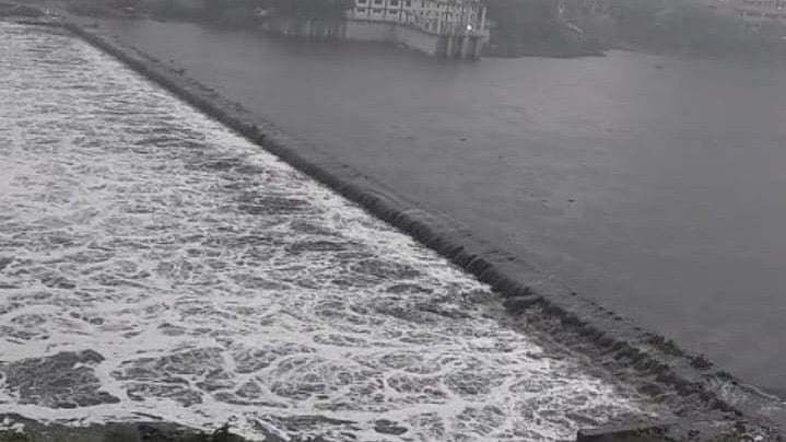 Pune: Mula-Mutha River Swells After Heavy Rain, Submerges Keshav Nagar–Kharadi Link Road