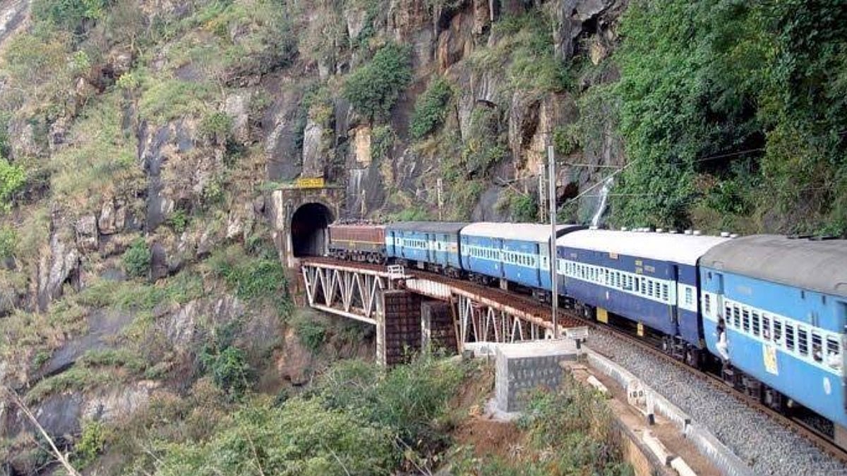 Monsoon Fury: Mumbai–Pune Rail Traffic Hit As Heavy Rain Triggers Bhor Ghat Landslides; Several Trains Cancelled, Diverted