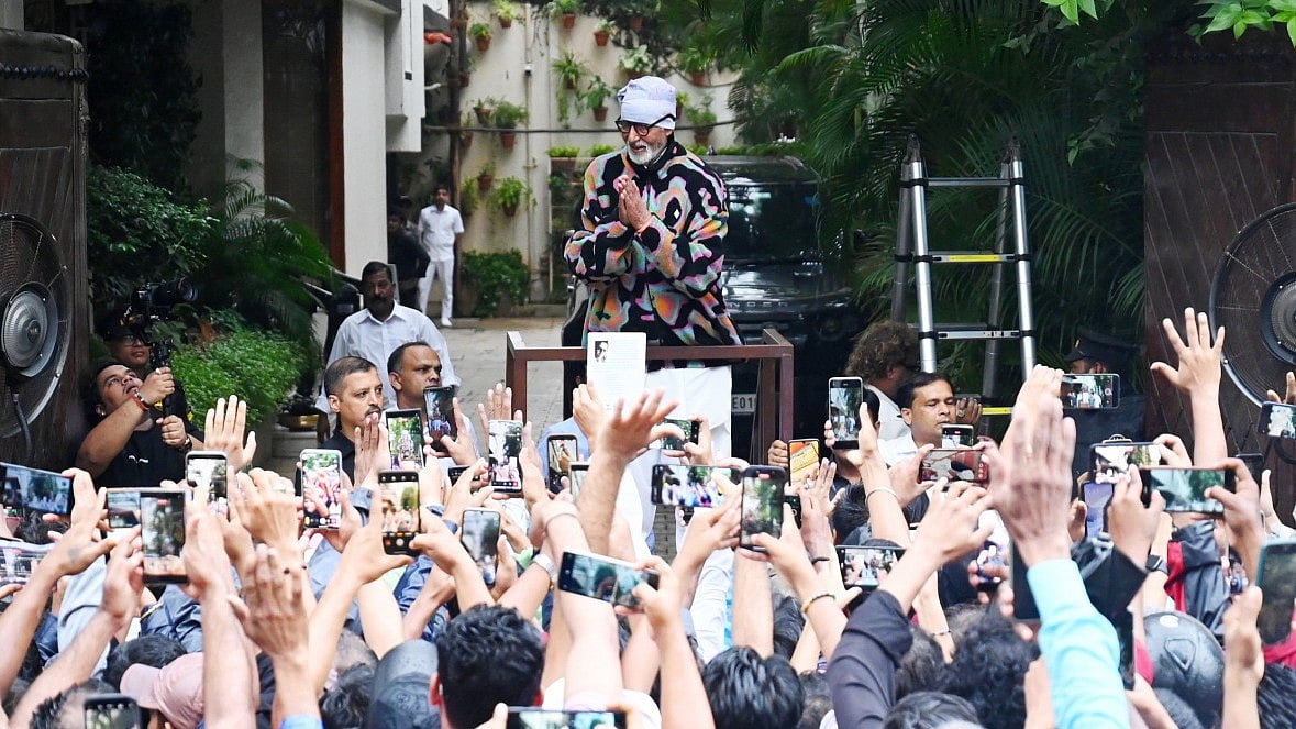 'Venture Out Only If Urgent': Amitabh Bachchan Urges Fans To Stay Safe Amid Mumbai Rains, Reacts To Those Gathering Outside Jalsa Despite Downpour
