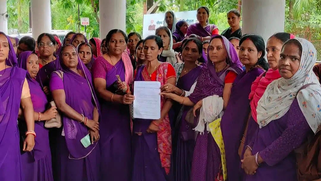 Asha Workers Stage Stir For Not Getting Honourarium