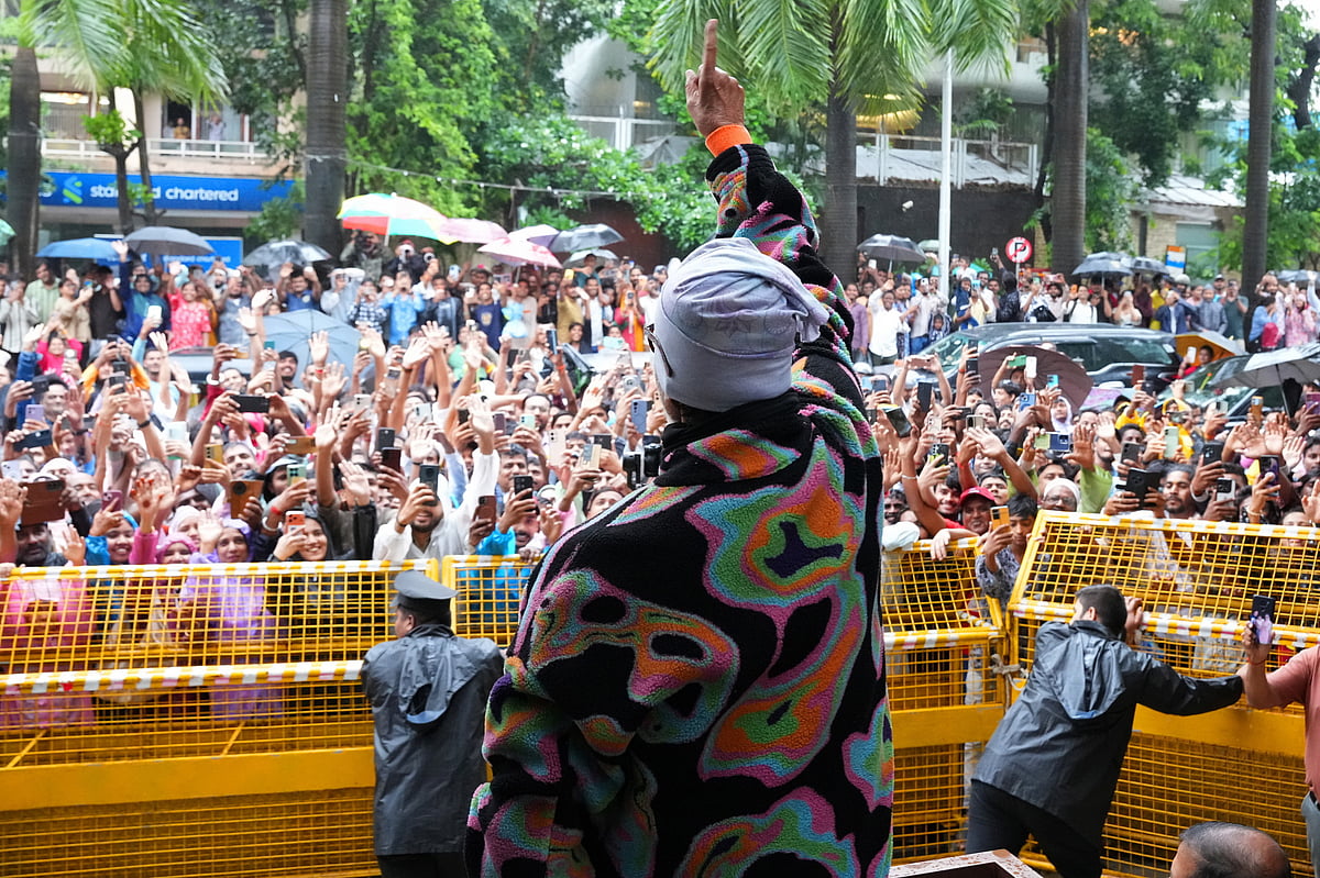 Amitabh Bachchan greets his fans outside Jalsa