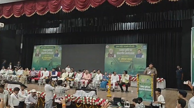 CM Mohan Yadav’s Farmer Dialogue Event In Gwalior Faces Power Cut, Mic Failure -- VIDEO