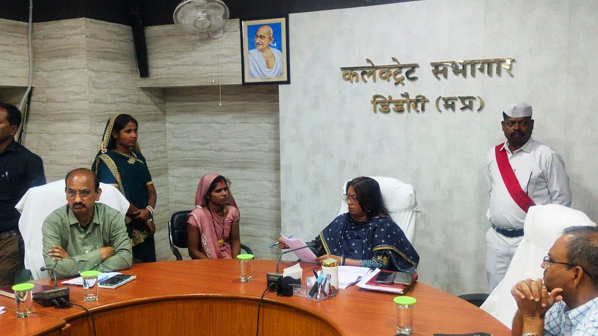 MP's Dhindori Collector Hears Public Grievances & Orders Time-Bound Redressal