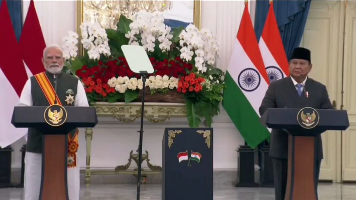 India & Indonesia Seal BrahMos & Astra Missile Deals As PM Narendra Modi's Jakarta Visit Strengthens Strategic Ties | Video