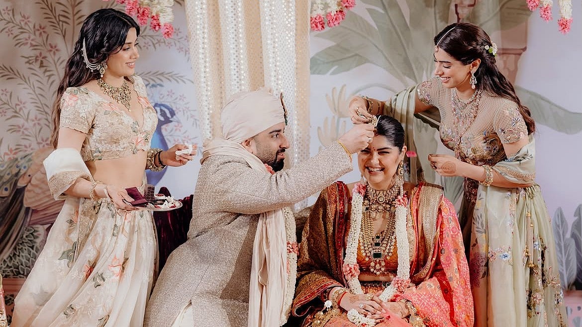Janhvi & Khushi Perform Emotional Sister Duty During Anshula Kapoor's Wedding Sindoor Ceremony In Floral Lehengas 