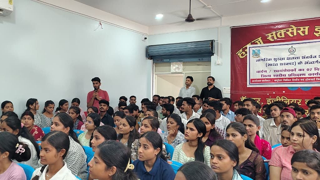 Seven-Day Civil Defence Training Camp Ends In Chhatarpur, Volunteers Receive Certificates