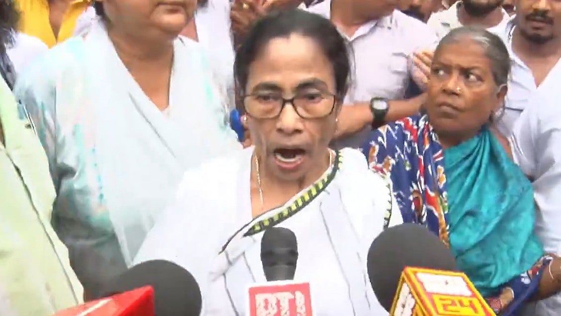 'I Am Being Kept Under Police Watch As If I Am Under House Arrest': Mamata Banerjee Leads Protest Over Baruipur Minor Rape-Murder Case