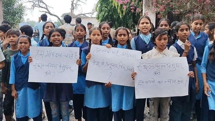 Students Protest Unsafe Infra & Poor Facilities At Government Middle School In Namli