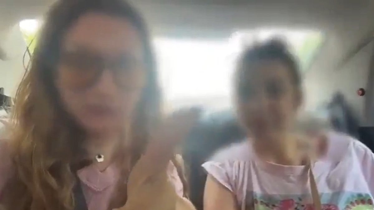Language Barrier Costs French Tourist As Agra Taxi Driver Charges €50 Fare Instead Of ₹500; Police Recover Money | VIDEO 