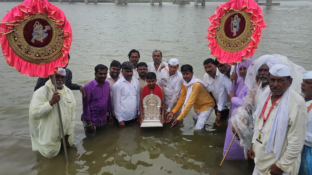 Adishakti Sant Muktabai's Palkhi Enters Beed District; Holy Padukas Bathed In Godavari River