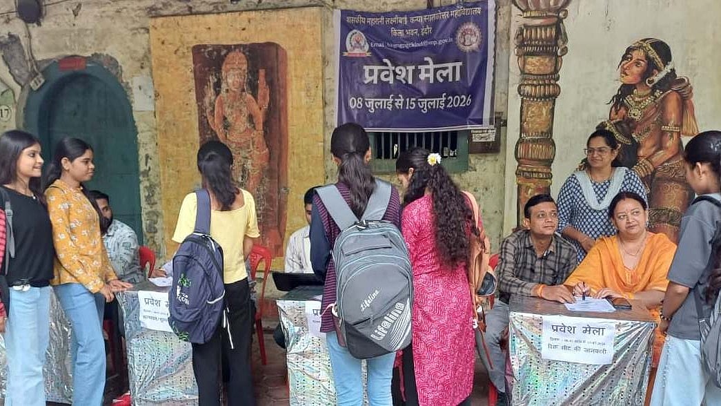 Admission Fair Begins At Maharani Laxmibai College In Indore 