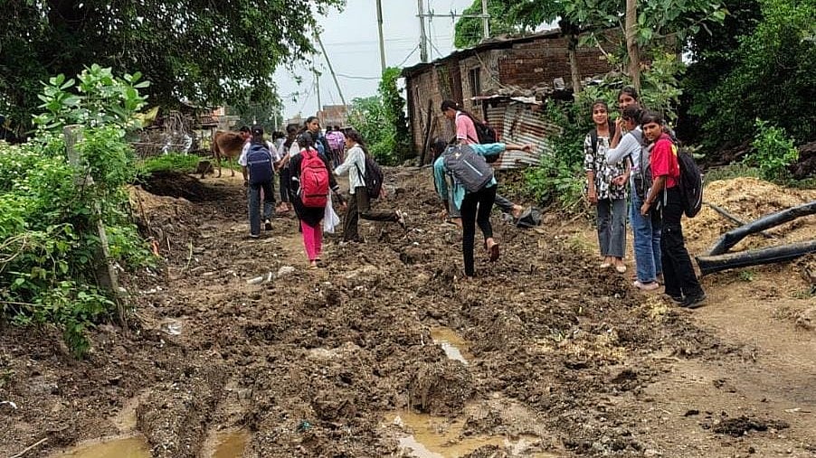 Deteriorated Road Condition Troubles Narayana Students Daily In MP's Mahidpur