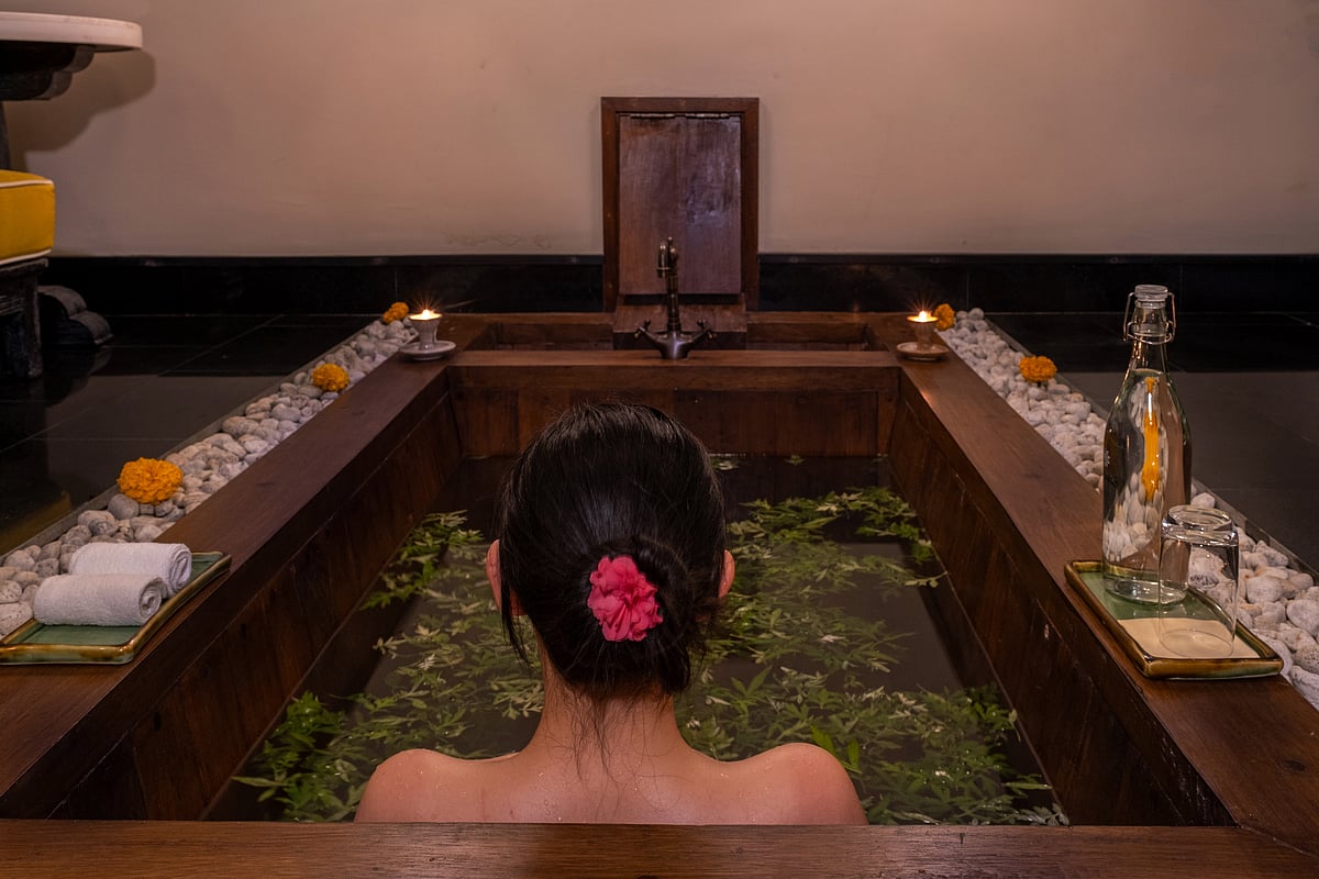Five Traditional hot stone bath
