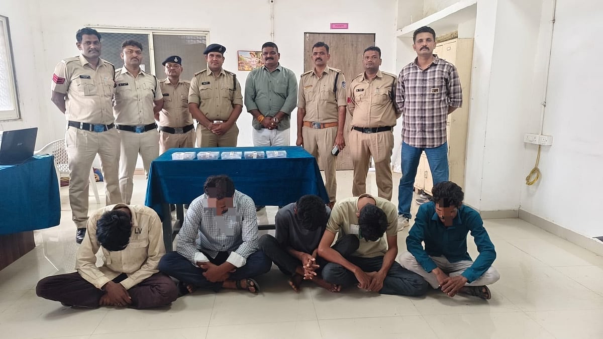 Sendhwa Police Bust Theft Gang, Recover ₹12 Lakh Stolen Jewellery