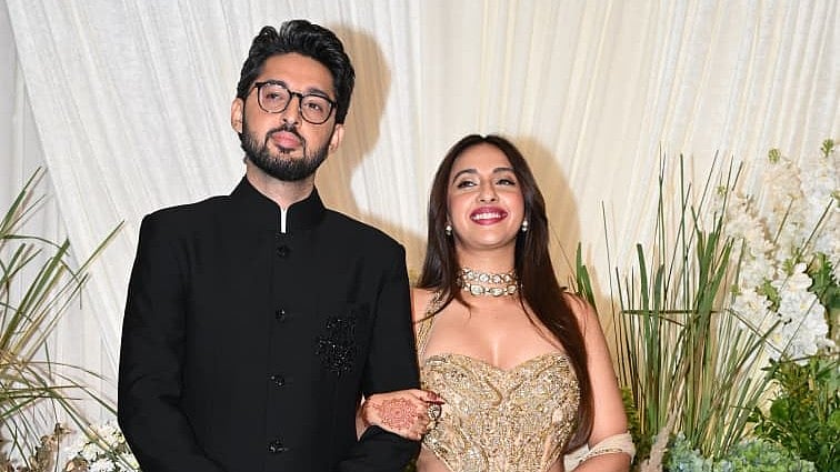 Akansha Ranjan Kapoor, Sharan Sharma Make Glamorous Appearance At Wedding Reception In Mumbai - VIDEO