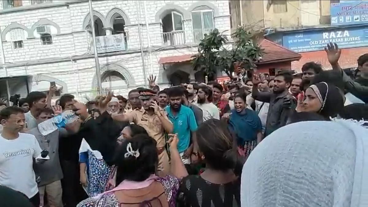 Mumbai: 8-Year-Old Girl Sexual Assault Case Near Pydhonie Police Station Sparks Protest, Guard Arrested