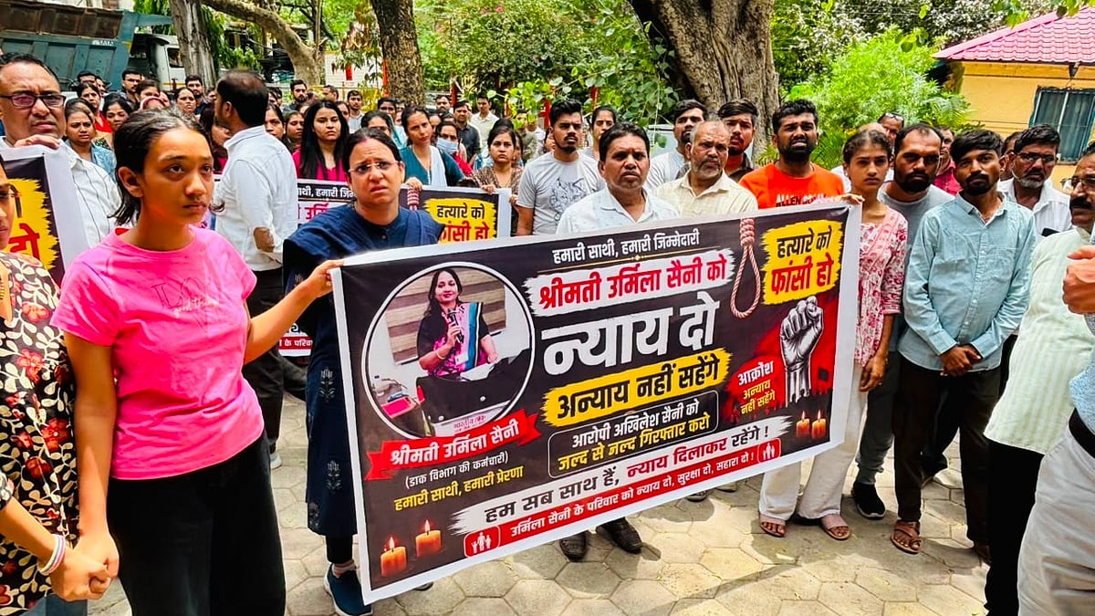 Indore Assistant Postmaster Murder: Husband Still Absconding, Family Protests Outside Police Station