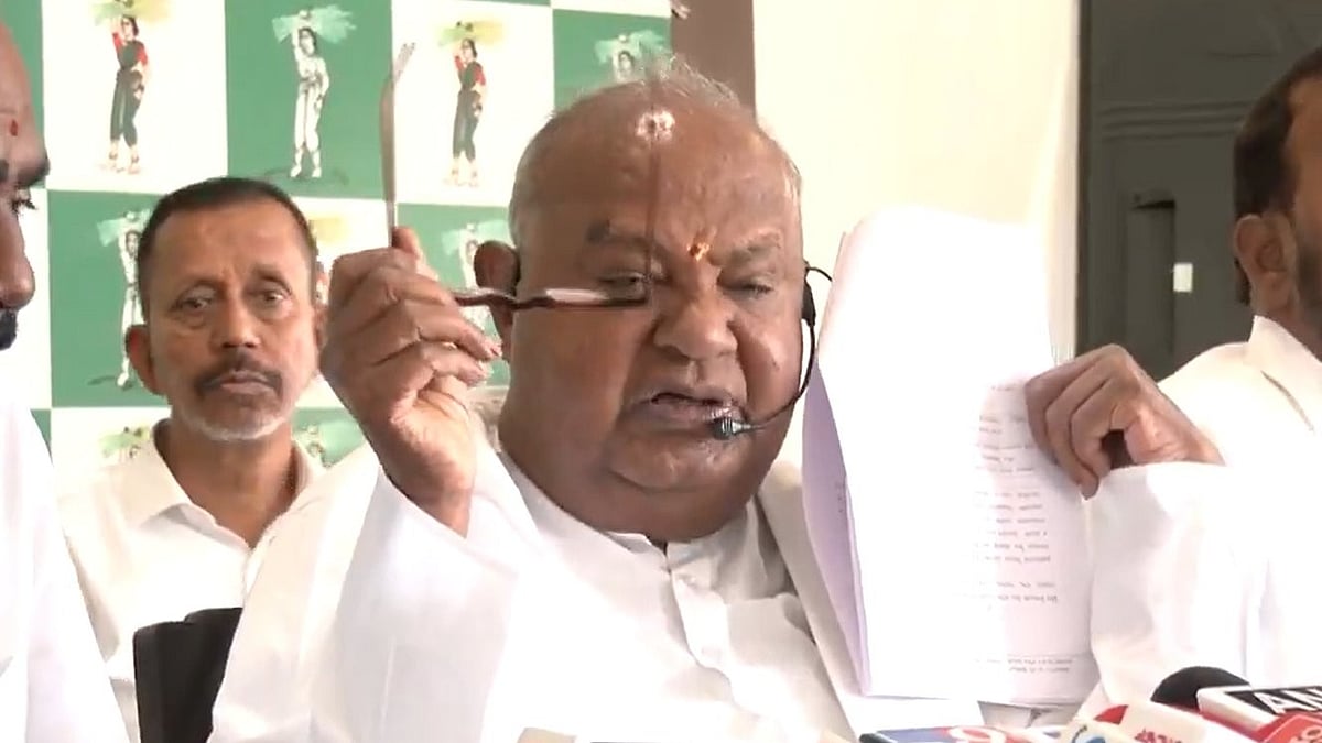 Bidadi Township Row: Farmers Allegedly Attack Officials During Survey, Deve Gowda Threatens Protest