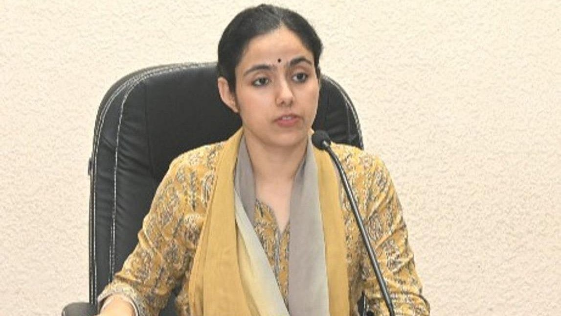 Ratlam Collector Reshuffles 15 Revenue Officers, Immediate Postings Announced
