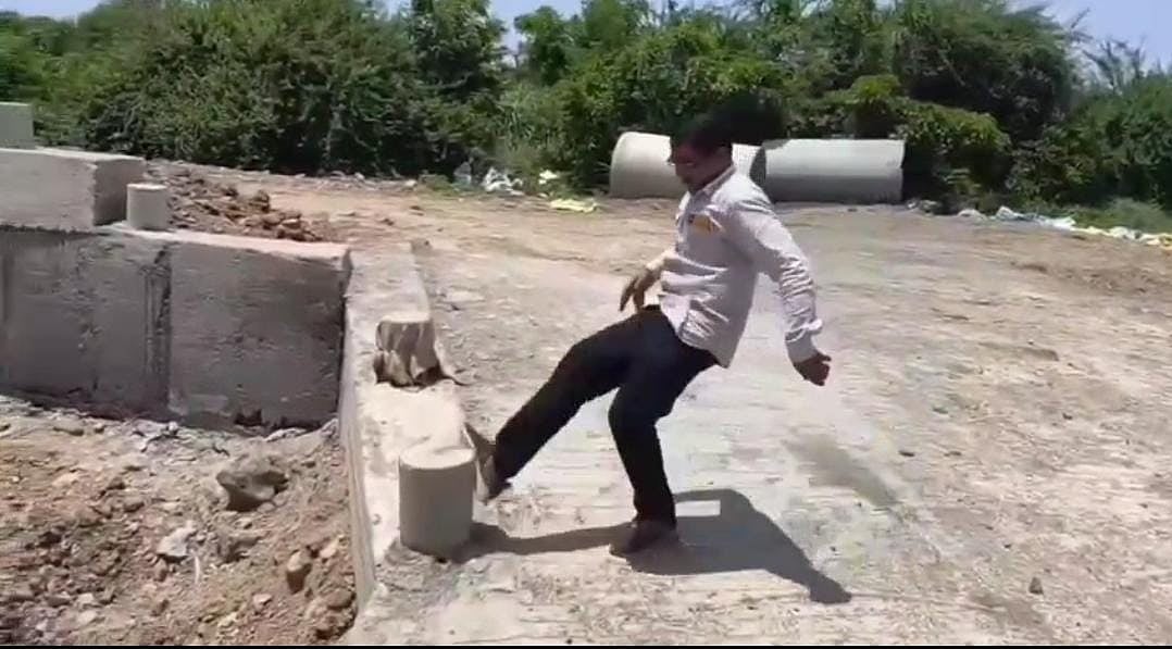Viral Video Exposes Poor-Quality Bridge Work In Beed; Structures Collapse After A Few Kicks