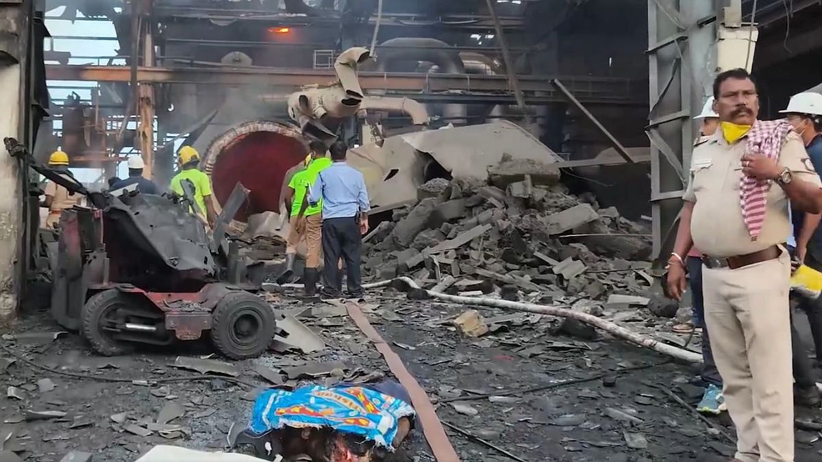 Tamil Nadu Boiler Blast: Migrant Worker Killed, 4 Critically Injured In Gummidipoondi Steel Factory Fire | Videos
