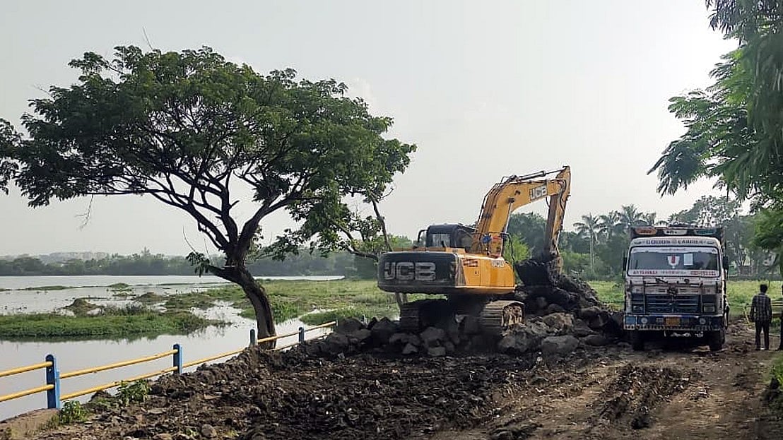 Bhopal Municipal Corporation Removes Temporary Road At Shahpura Lake Ahead Of NGT Hearing