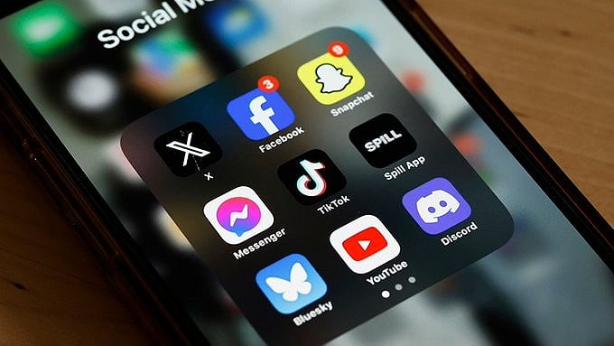 UK Plans Voluntary Overnight Social Media Curfew For Older Teenagers
