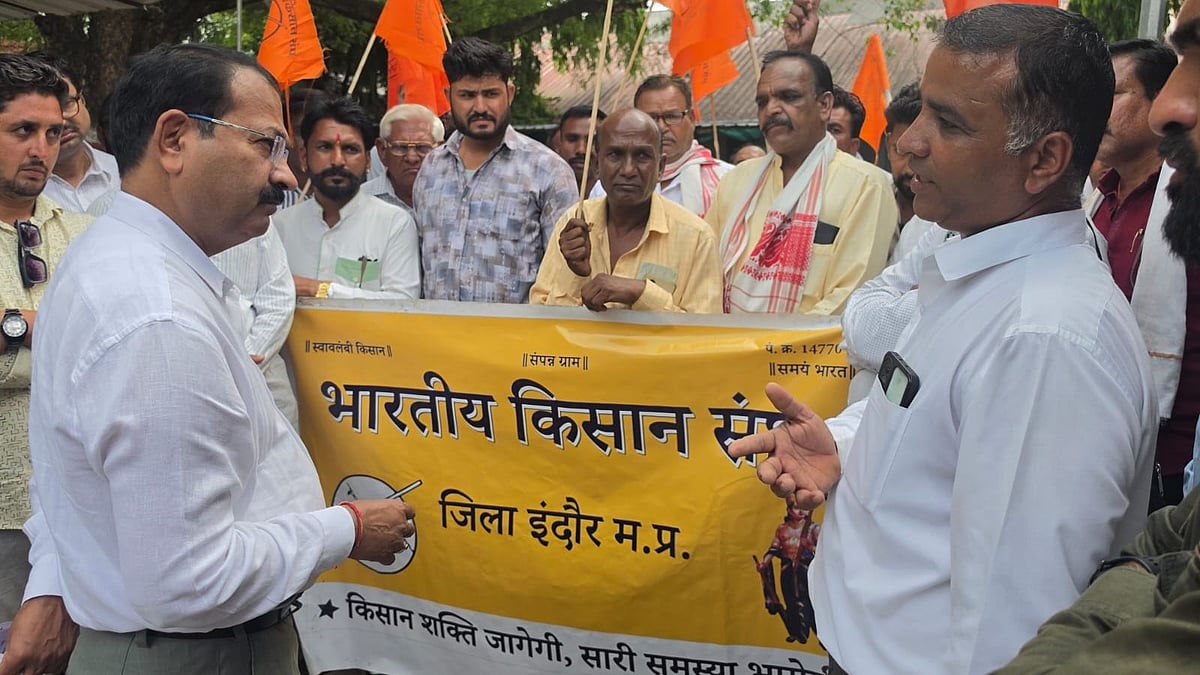 Sanwer Farmers Protest 400 kV Transmission Line, Demand Compensation Before Work