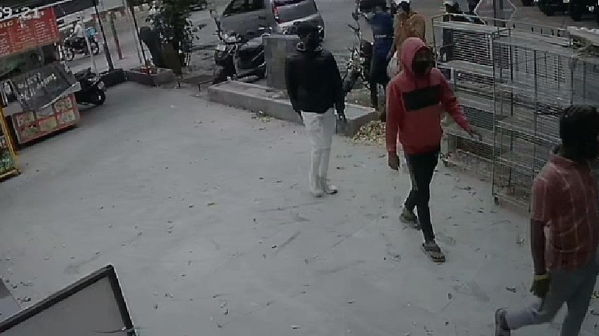 Caught On Camera: Mobile Shop Owner Seriously Injured In Koyta Attack By 8-10 Assailants In Pune's Kothrud