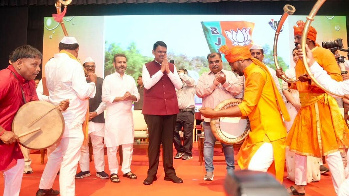 Maharashtra BJP Felicitates CM Devendra Fadnavis Over Farm Loan Waiver; Ravindra Chavan Hails Him As 'Farmers' Leader'
