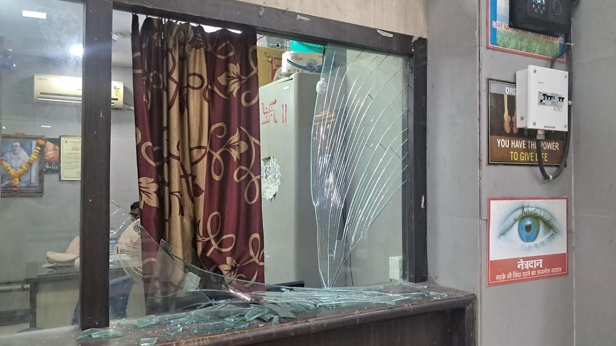 Mumbai: Drunk Man Creates Chaos At Cooper Hospital, Smashes Glass Partition; Juhu Police Book Accused