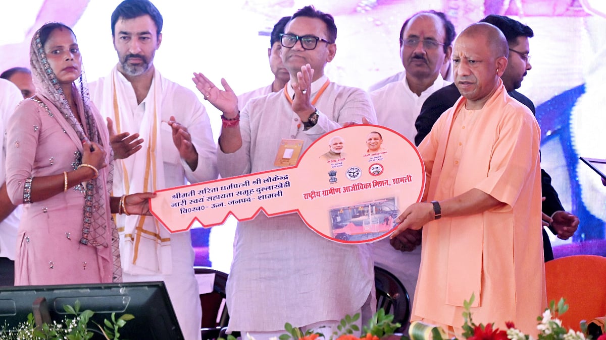 CM Yogi Adityanath Reviews Kairana PAC Campus, Honours Shamli Scheme Beneficiaries