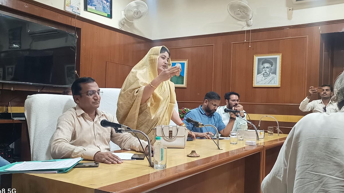 Ruckus At Harda Municipal Council Meeting Over Water Tax Hike, LoP Removal Order Sparks Row