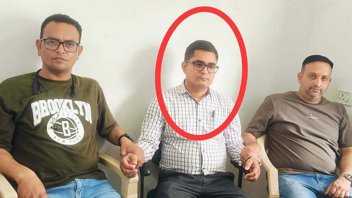 Lokayukta Traps West Discom Engineer While Accepting ₹40,000 Bribe In Indore