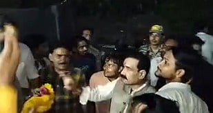 'Abhi Nahi, Dulha Peeche Hai...' Narottam Mishra Steps Aside, Asks Supporters To Welcome Ashutosh Tiwari During Campaigning In Datia