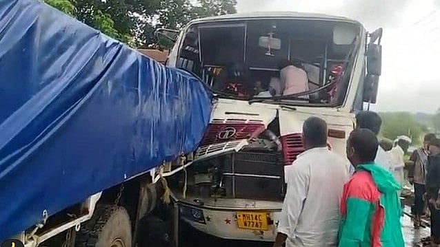 Pune: 10–12 Injured, Bus Driver Critical After Travel Bus Crashes Into A Container In Khed