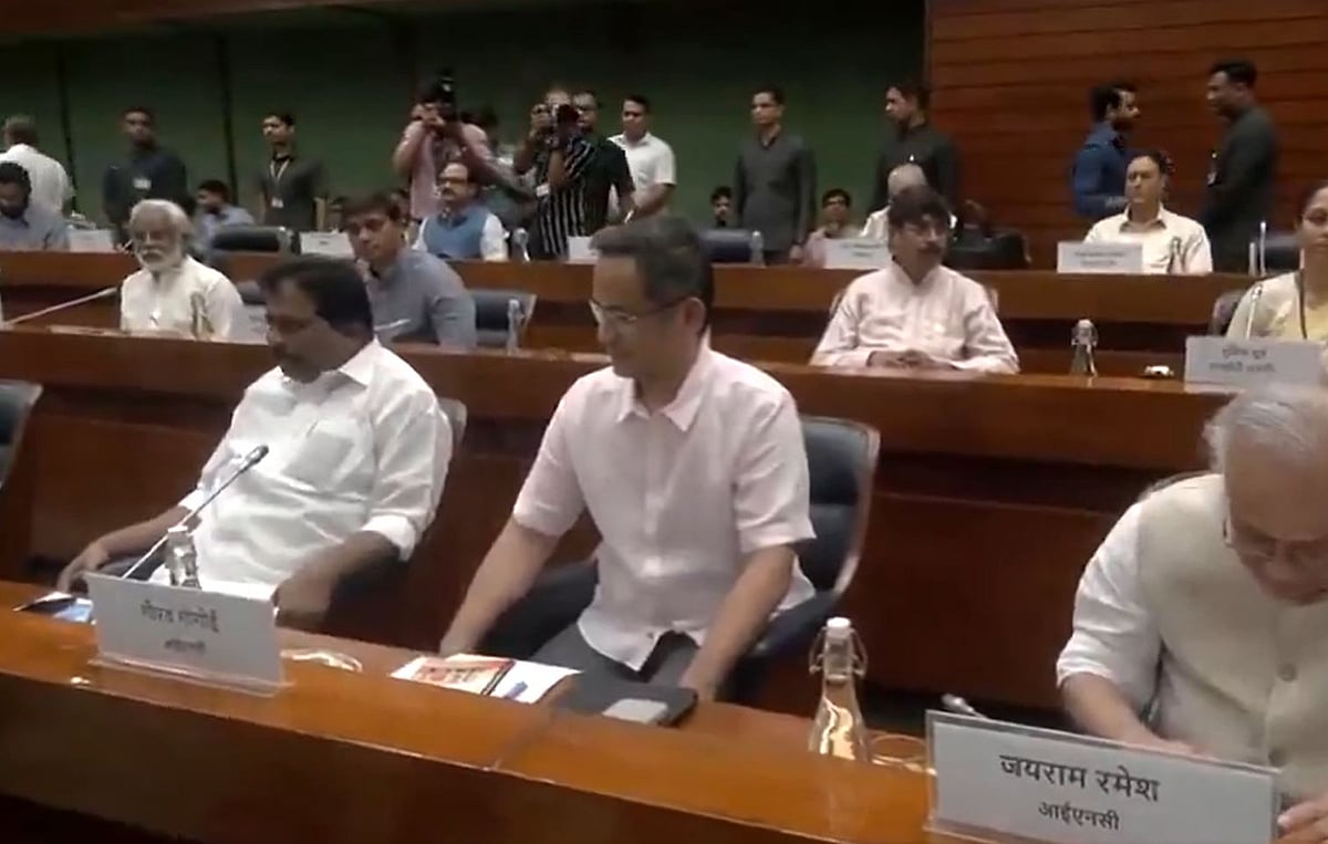 Opposition Walks Out Of All-Party Meeting Over Invitation To Rebel TMC MPs