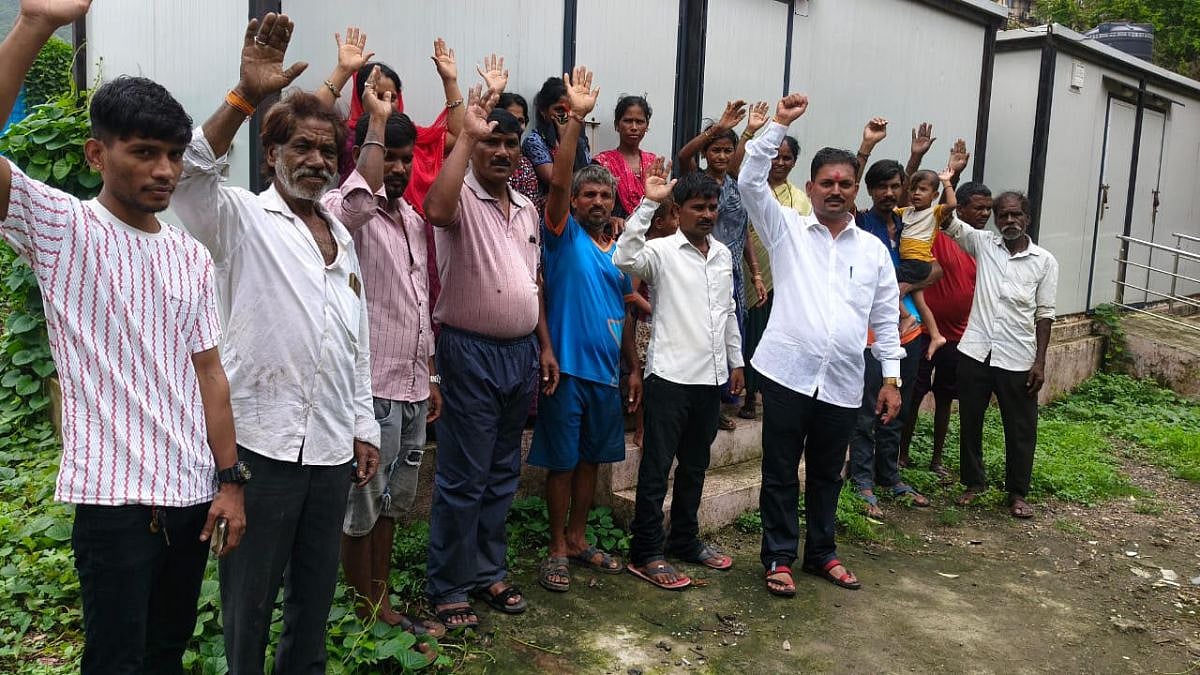 400+ Turbhe Slum Residents Protest Closure Of Public Toilet, Demand Immediate Reopening