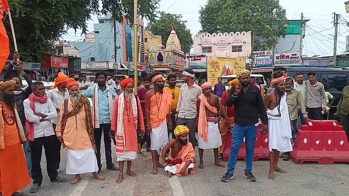 Saints Block Road In Jawad, Demand Arrest Over Assault On Mahant Brihaspati Nath