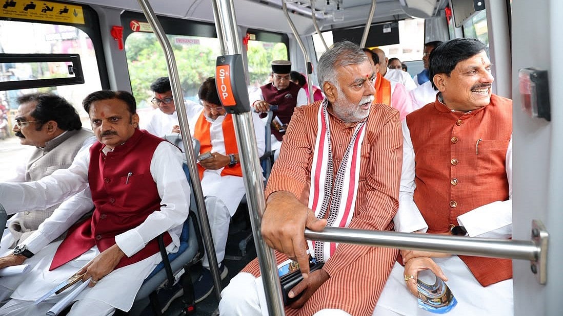 CM Mohan Yadav, Minister's Travel By E-Bus To Jagdishpur Cabinet Meeting