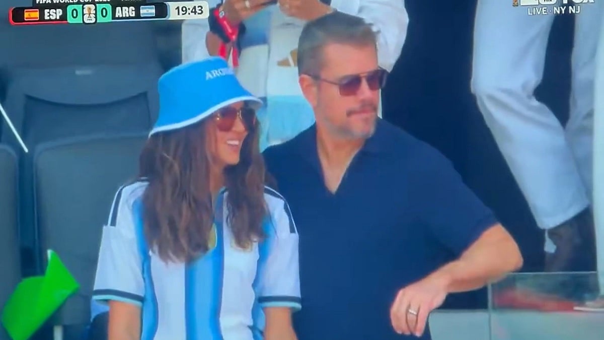 The Odyssey Star Matt Damon Enjoys Argentina vs Spain FIFA World Cup 2026 Final At Stadium, Commentator Mistakes Him For Brad Pitt | VIDEO
